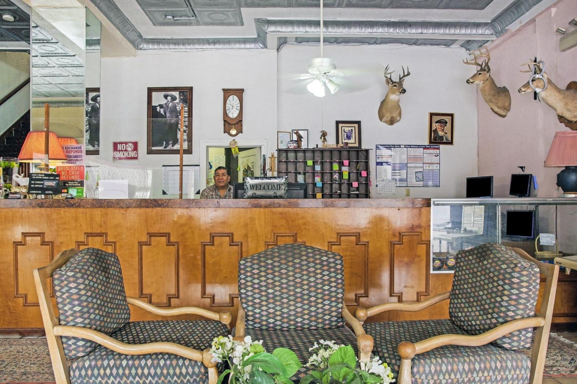 Oyo Historic Cameron Hotel Brownsville I-69E Екстер'єр фото