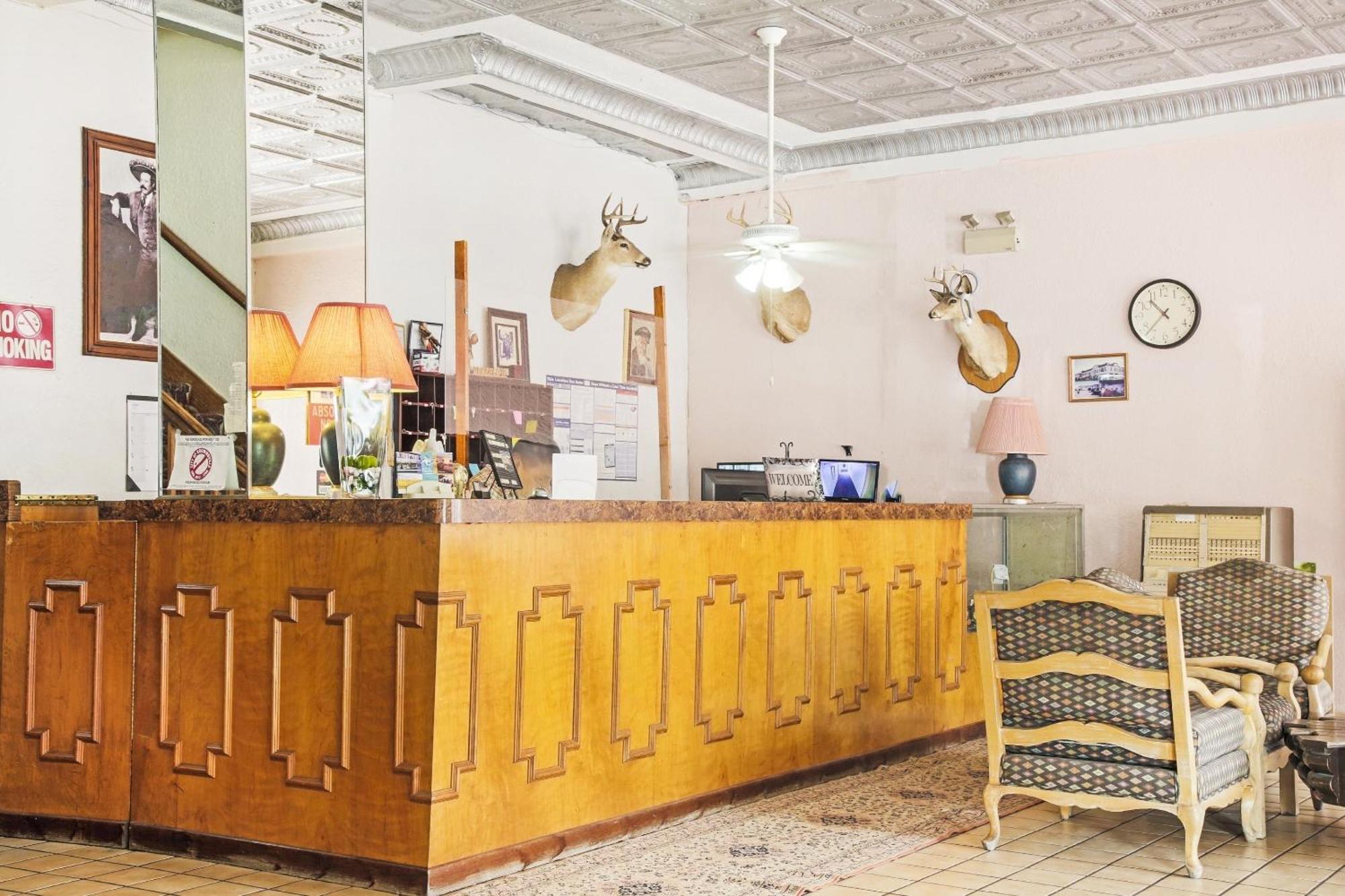 Oyo Historic Cameron Hotel Brownsville I-69E Екстер'єр фото